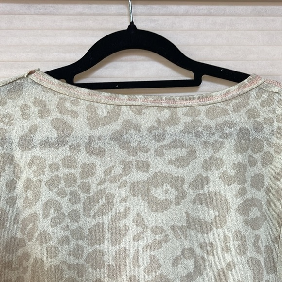 NWT Hem & thread size large green cheetah print raw stitched top - Picture 8 of 9